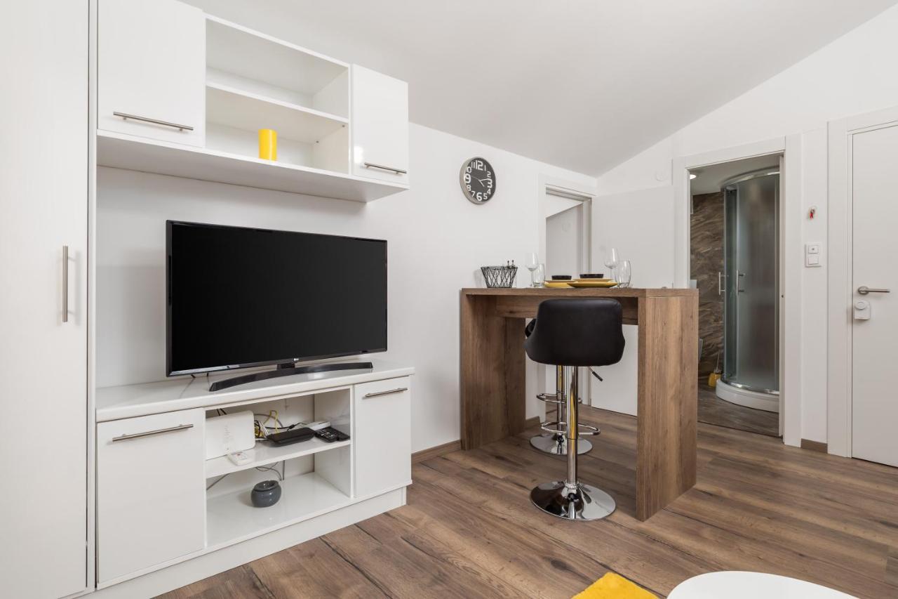 Central Apartments Dalmatina Rijeka Exterior photo